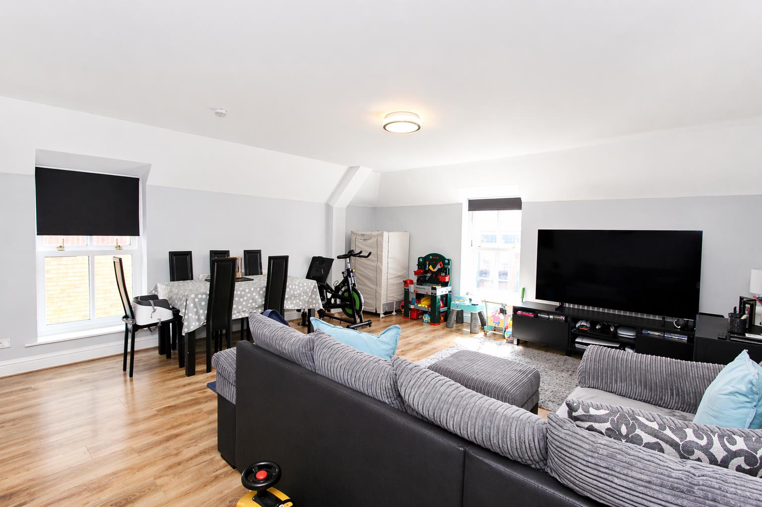 2 bed property in 6 Kempton Lodge, Wallington